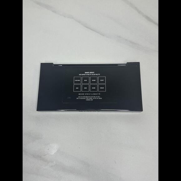 Il Makiage Shade Addict high-impact eye color palette - Picture 3 of 3